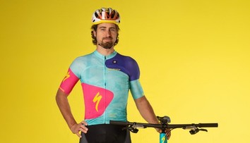 Sagan predstavil pred pretekmi bláznivý nový dres. Na štart ho však v piatok nepustili