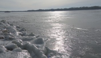 Na Slovensku mrznú nielen jazerá, ale už aj rieky. Veľká zima spôsobuje masívne problémy