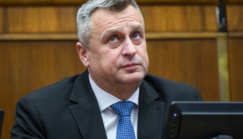 Andrej Danko vstúpil do sveta hudby. Zaberie svadobná pieseň na voličov?