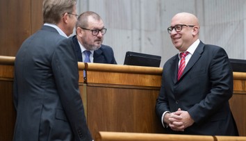 Schôdzu k odvolávaniu Ráža na dva pokusy neotvorili. Prezentovali sa len opoziční poslanci