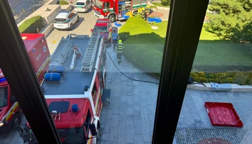 Poplach v parlamente. Hasiči preverovali podozrivú zásielku