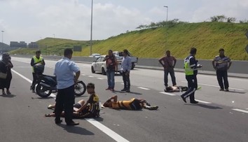 VIDEO: Do skupiny paracyklistov narazila dodávka. Utrpeli viacnásobné zlomeniny