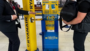 Bude Ryanair prísnejšie kontrolovať rozmery batožiny? Aerolinka zvažuje vyššie odmeny pre zamestnancov