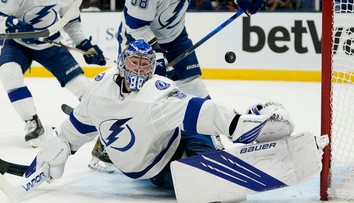 Vynikal, stopol ho až Slafkovský. Najlepším brankárom NHL je druhýkrát v kariére Černákov spoluhráč
