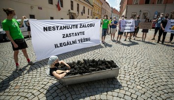 Čechov neobsluhujeme. Spor pre ťažbu v poľskej bani Turów zhoršil vzťahy medzi oboma národmi