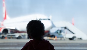 Zistili, že ich syn nemá platný pas. Chceli ho nechať na letisku a odletieť bez neho