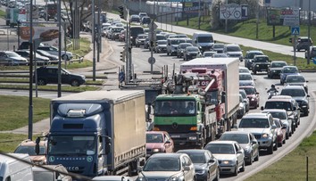 Doprava v Bratislave skolabovala, vodiči stáli v niekoľkohodinových kolónach