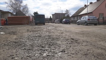 Kanalizácia finišuje, no cesty sú rozbité. Obyvatelia obce na Záhorí sa pýtajú, kedy ich opravia