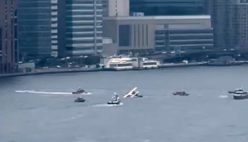 VIDEO: Dramatické chvíle. Hydroplán sa nakláňal nabok, potom tvrdo pristál na rieke