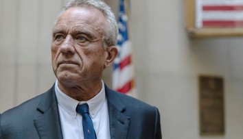 Robert F. Kennedy junior pozastavil prezidentskú kampaň, podporil Trumpa