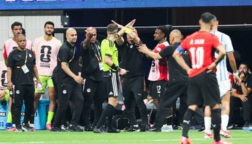 Egypťania cítili po vypadnutí z MS veľkú krivdu. Kontroverzné gesto trénera mohlo viesť k radikálnemu kroku