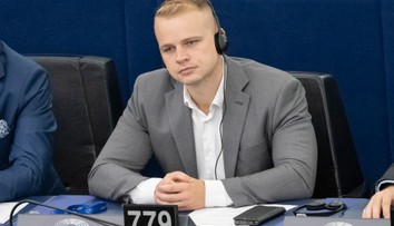Milan Mazurek vstúpil do frakcie Európa suverénnych národov. Europoslanca za Republiku pôvodne odmietli