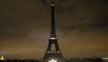 Francúzski ministri sa počas lockdownu zabávali v "zatvorených" reštauráciách. Bez rúšok