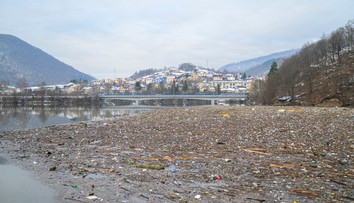 Nekonečný príbeh. Vodnú nádrž Ružín opäť zaplavili tony odpadu