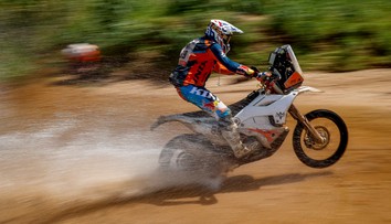 Dakar: Líder prišiel o vedenie v celkovom poradí kurióznym spôsobom. Na trati ho čakalo prekvapenie