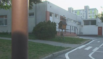 V Nitre riešia škandál na škole. Za katedrou stála učiteľka odsúdená za sexuálne zneužívanie