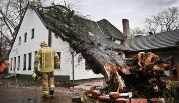 Búrka Knud nad Škandináviou zoslabla. Výstrahy meteorológovia zrušili