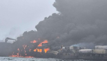 VIDEO: Zrážka tankera s nákladnou loďou: Z vody zachránili 32 ľudí