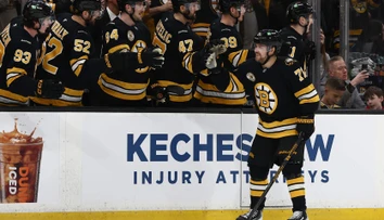 VIDEO: Boston doprial Chárovi pri veľkej udalosti víťazstvo. Pastrňák vyrovnal klubové legendy