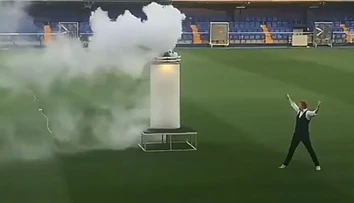 Možno príde kúzelník: Santiho Cazorlu predstavili fanúšikom Villarealu naozaj veľkolepo