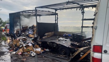 Nehoda kamióna, dodávky a mikrobusu v Kolárove sa zaradila medzi najtragickejšie. Má už piatu obeť