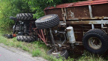 Kuriózna dopravná nehoda na západe Slovenska: Opitý traktorista vystrájal na ceste