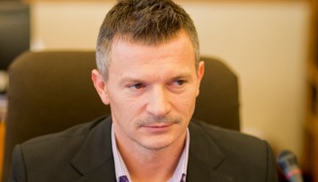 Exminister Počiatek prepisuje majetok na blízkych. Podobne ako Bödör, Gašpar či Bašternák