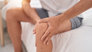 Jarné počasie môže zhoršovať bolesti. Lekárka vysvetľuje prečo a radí, ako si pomôcť