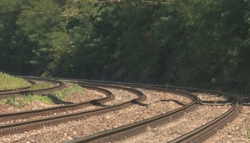 OĽaNO: Vlaky jazdia po rozbitých koľajniciach a preto naberajú meškanie