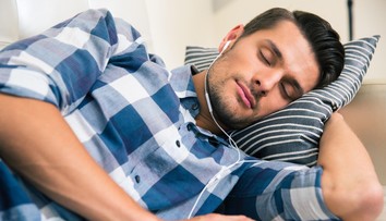 Zaspávate pri hudbe? Jedna chyba môže poškodzovať sluch