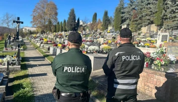 Obdobie Dušičiek nahráva zlodejom. Nenechávajte tašky na cintorínoch bez dozoru, upozorňuje polícia