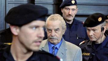 Štvrťstoročie väznil a znásilňoval svoju dcéru. Súd schválil presun Fritzla z psychiatrického do bežného väzenia