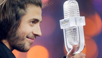 Veľkú cenu Eurovízie 2017 získalo Portugalsko. Toto je víťazná pieseň