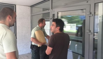 Polícia klepla po prstoch pašerákovi. David mal v bruchu hašiš za tisíce eur