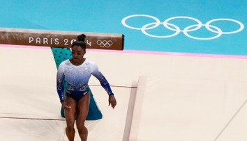 FOTO+VIDEO: Gymnastka Bilesová ďalšiu zlatú medailu nezískala. Počas náročnej zostavy spadla