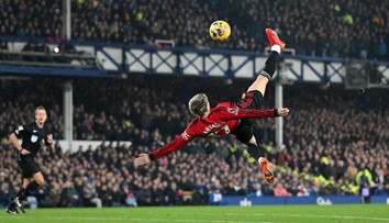 VIDEO: FIFA rozhodla o góle roka. Strelil ho argentínsky diamant Manchestru United