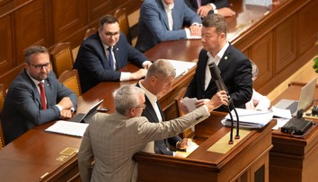 Mandátový výbor odporučil poslancom, aby Babiša ani Okamuru nevydali na trestné stíhanie