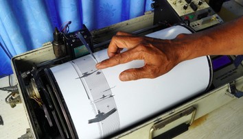 Japonsko sa prebudilo do otrasov. Krajinu zasiahlo silné zemetrasenie