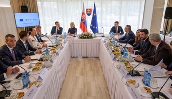 Bez premiéra a dvoch ministrov. Vláda rokovala na Agrokomplexe, prisľúbila milión na obnovu výstaviska