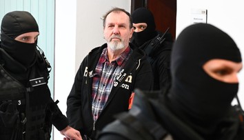 Spojili sme sa so synom Juraja Cintulu. Premiérov poradca tvrdí, že po atentáte mazal otcovu komunikáciu