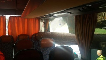 Hororové chvíle v Česku: Do autobusu s 50 školákmi vrazila obrovská guľatina