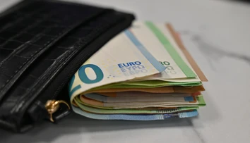 Česi, Poliaci aj Maďari zarábajú viac. Slovákom čistú mzdu požierajú dane a odvody, tvrdí analytička