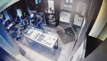 VIDEO: Megakrádež v Bratislave. Títo lupiči si vzali luxusné hodinky za státisíce eur