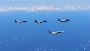 Eskalácia napätia medzi Čínou a Japonskom: Tokio vyslalo k Taiwanu po incidente s dronom stíhačky