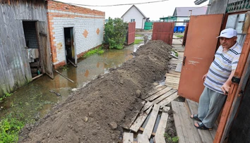 Voda v ruskom meste zapácha po fekáliách, ľudia hlásia zdravotné problémy. Pite ju ďalej, odkazujú úrady