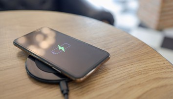 Väčšina ľudí nabíja mobil nesprávne. Týmito chybami skracujete jeho životnosť