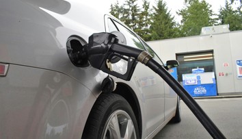 Katastrofálna zámena na pumpe: Tankovanie sa zmenilo na nočnú moru, vodičom jeden po druhom „skapali“ motory