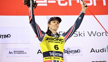 Nočný slalom v Taliansku ovládol Francúz Noel. Jeho krajana dostala na pódium skvelá jazda v druhom kole