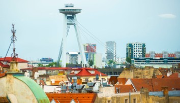 Bratislavské ufo sa zafarbí načerveno. Pripomína si symbolický dátum