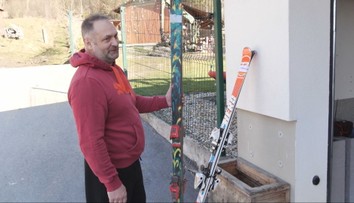 Na Jána spadol strom, amputovali mu nohu. Po rokoch mu svitá nádej na zázrak